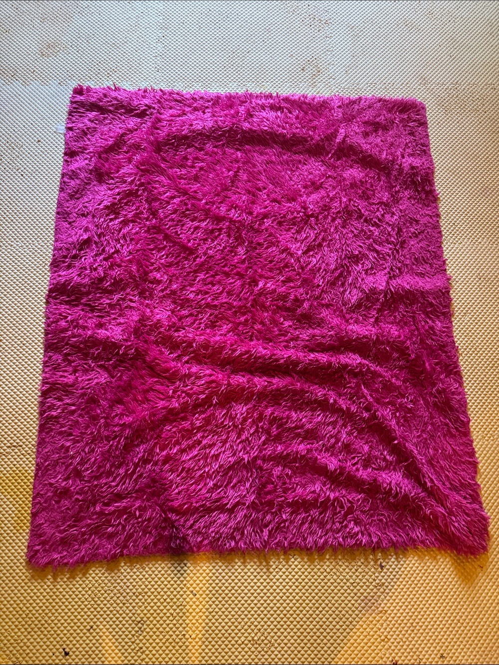 Plush Shag Throw blanket in Magenta - Soft Home Accent